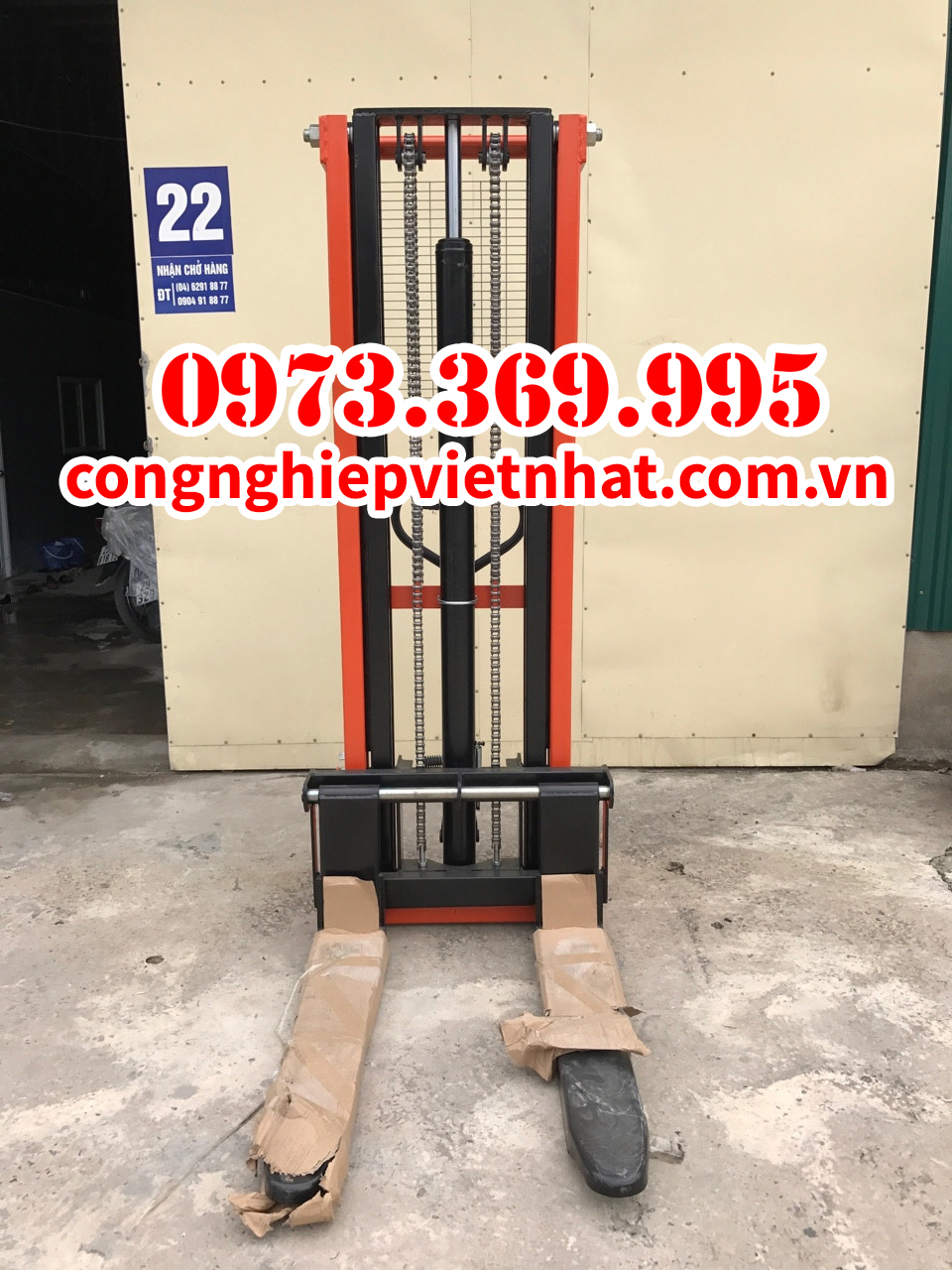 Xe nâng tay cao 2m giá rẻ đạt hiệu quả công việc cực cao 2 Xe nâng tay cao 2m
