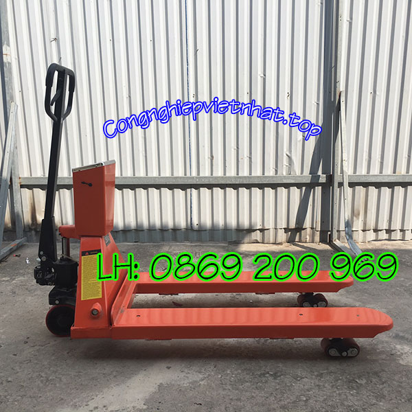 Cách sử dụng xe nâng tay thấp gắn cân 3 tấn chuẩn xác nhất 2 Xe nâng tay thấp gắn cân 3 tấn