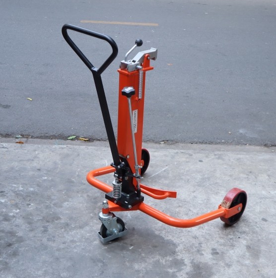 Xe di chuyển phuy 300kg và những trải nghiệm thú vị 3 xe nâng di chuyển phuy 300kg