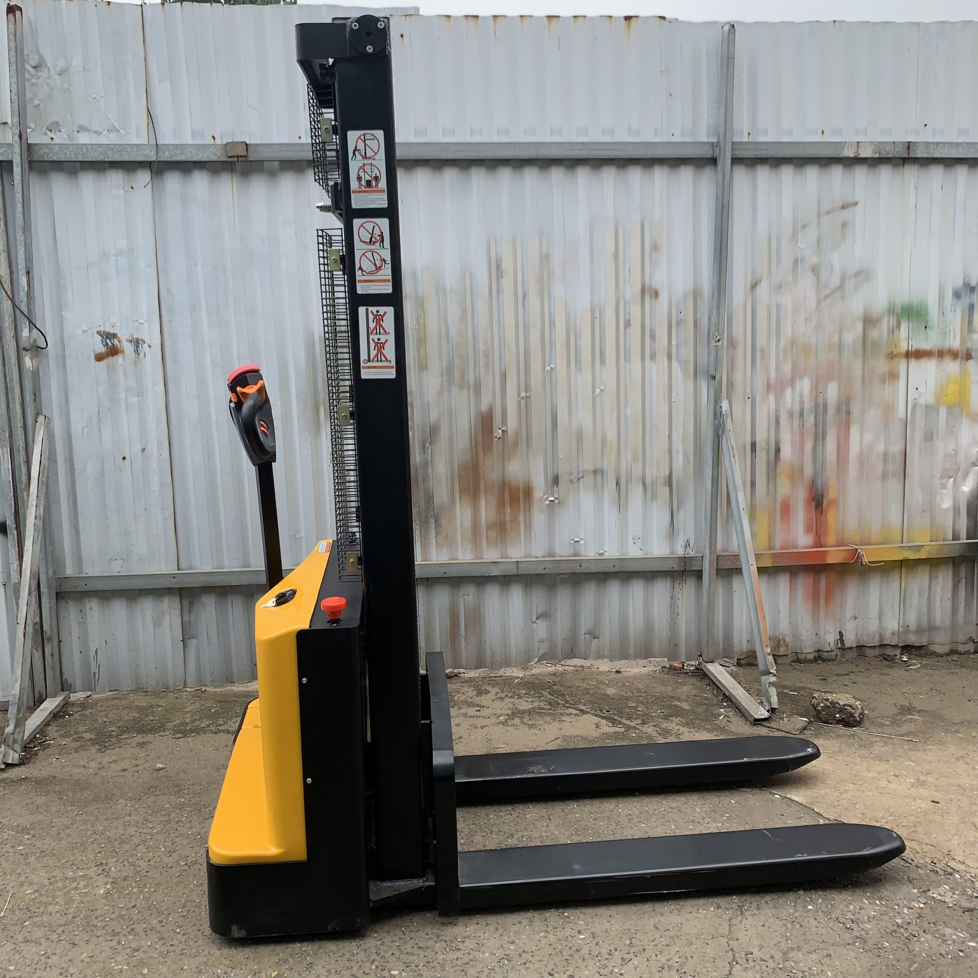 Xe Nâng Điện Đi Bộ Lái 1500kg Cao 3M WFSEM1530 Nhập Khẩu Winner 2 xe nâng điện đi bộ lái 15-30
