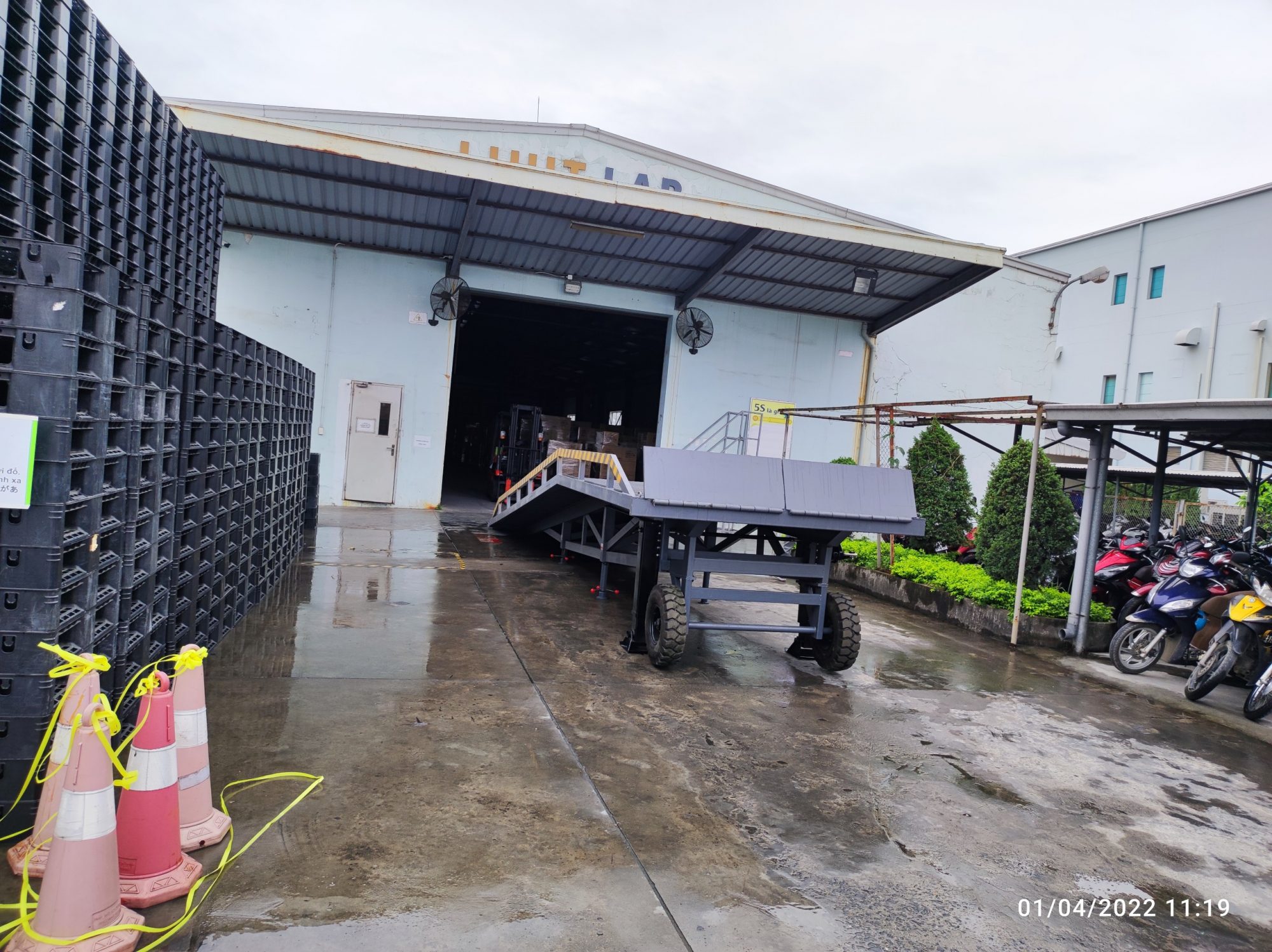 cầu dẫn xe nâng